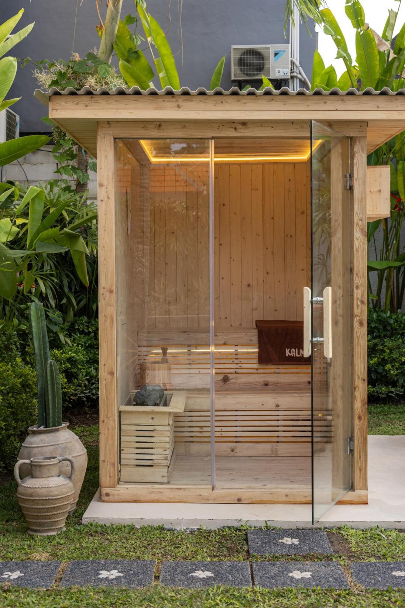 Kalm Bali Hotel Canggu  Exterior photo