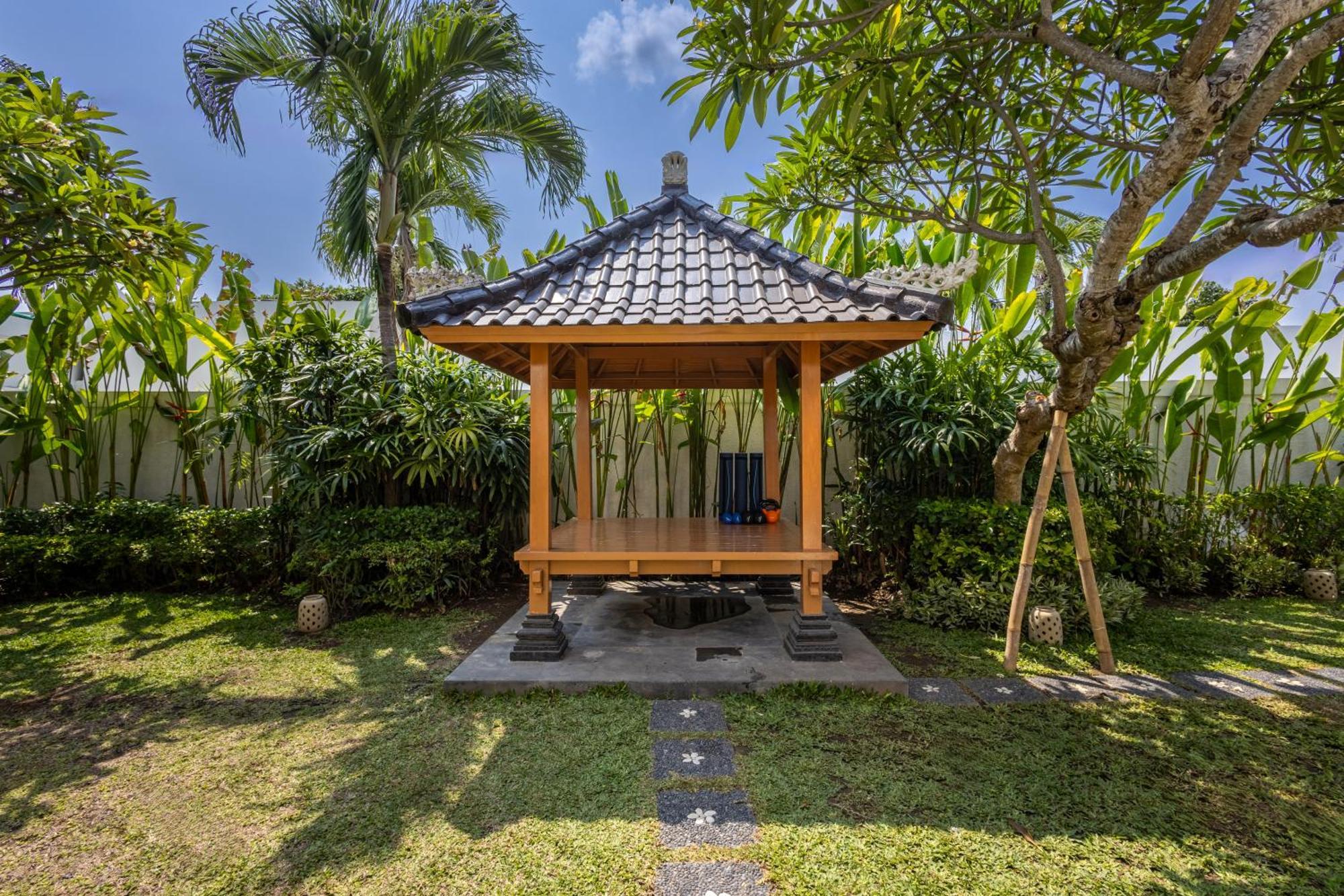 Kalm Bali Hotel Canggu  Exterior photo